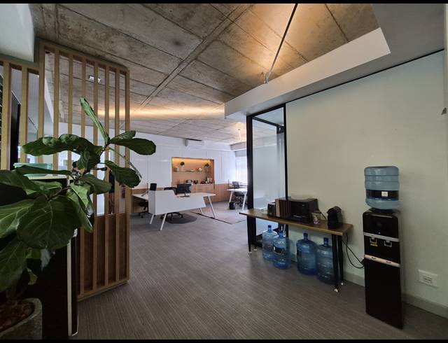 219M² OFFICE TO LET IN HYDE PARK